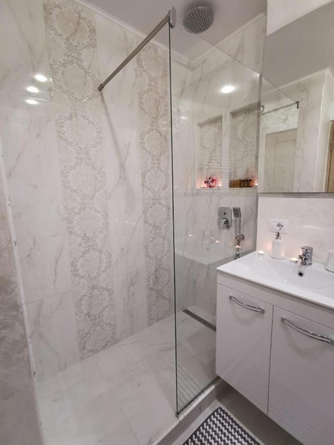 Ferienwohnung Apartament Gold Luxury Tîrgu Ocna Exterior foto